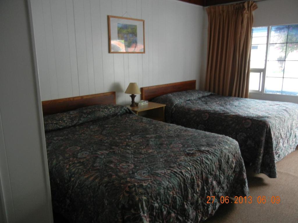 Holiday House Motel ペンティクトン 部屋 写真