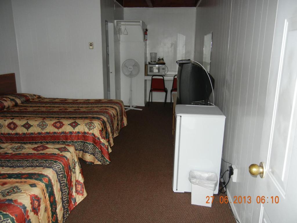 Holiday House Motel ペンティクトン 部屋 写真