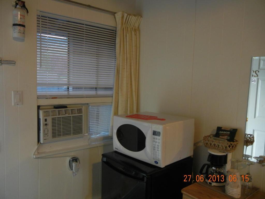 Holiday House Motel ペンティクトン 部屋 写真