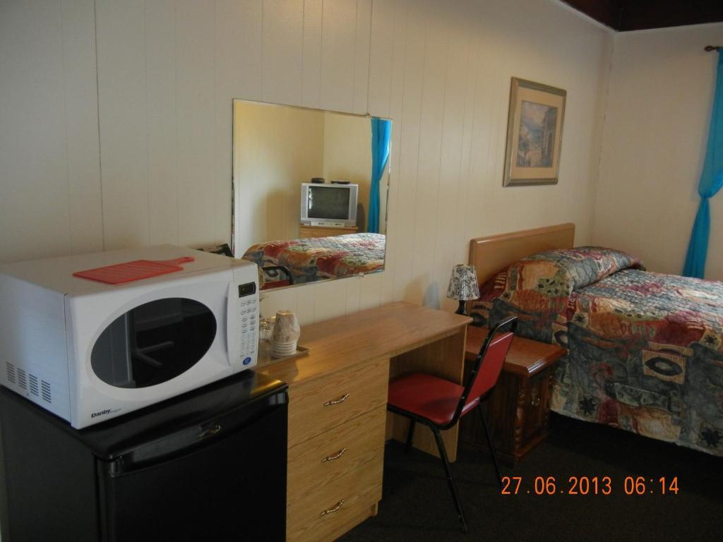 Holiday House Motel ペンティクトン 部屋 写真